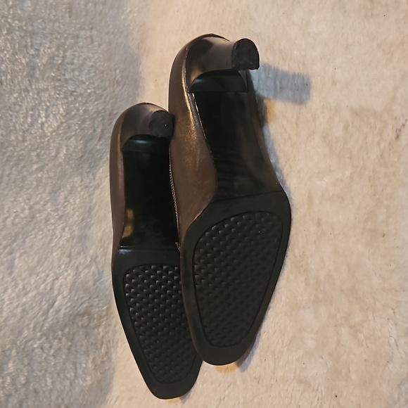 What's what, by AEROSOLES Woman Cheyenne Leather Pumps heel  Shoes Size 7M - Picture 8 of 9